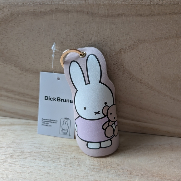 Pink Miffy Keychain BNWT New - Picture 2 of 6